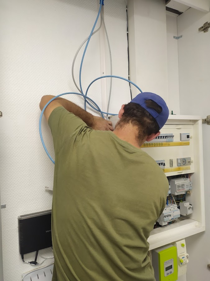 Tom's Elec (Adthome)