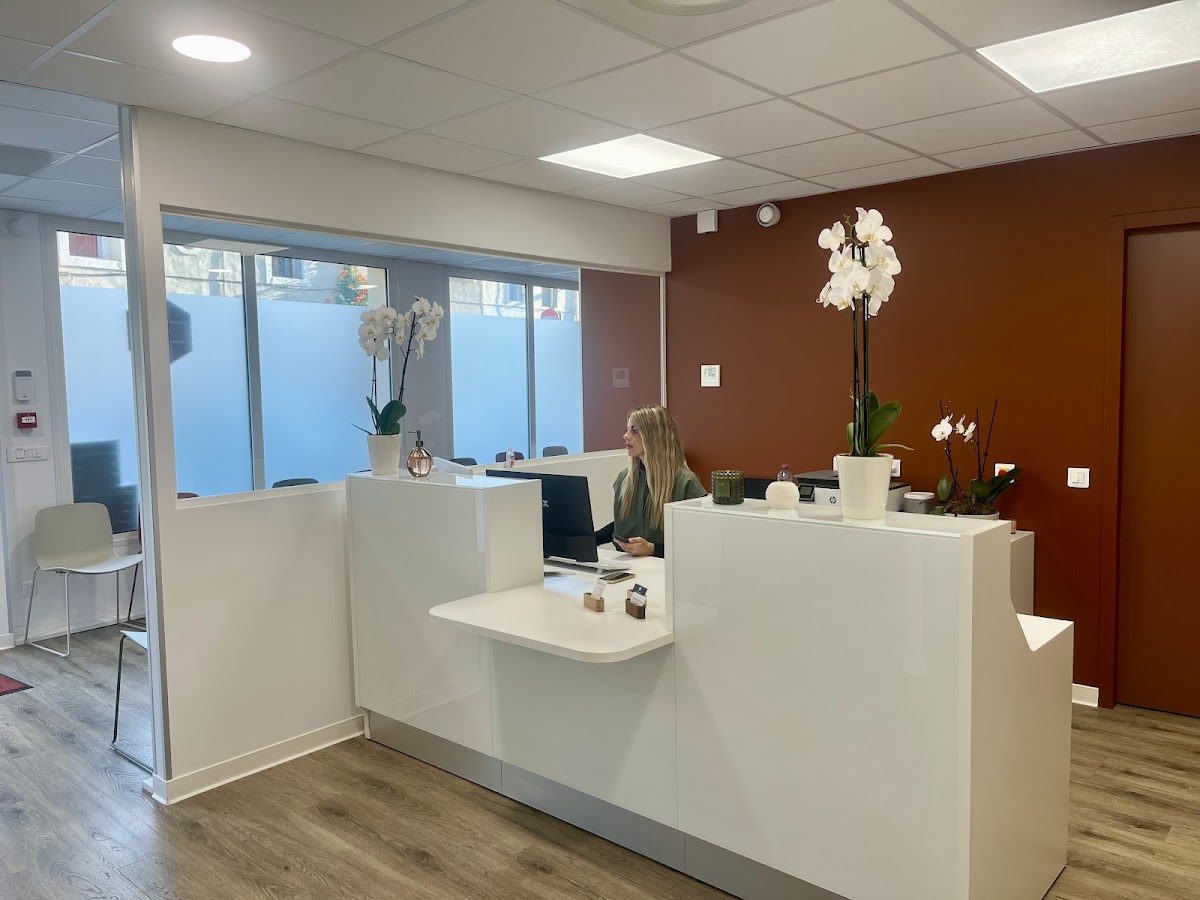 Dr CHAMPION Jean-Côme - Dentiste Montpellier - Cabinet Dentaire - Blanchiment - Implant - Facettes