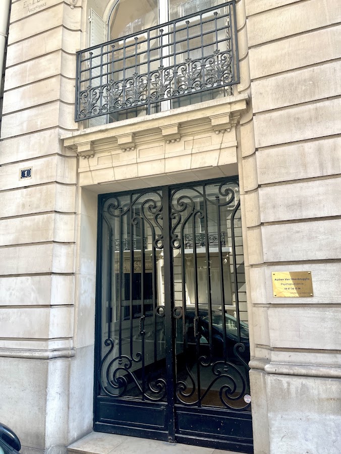 Dr Mehdi Haddad - Dentiste pour enfants Paris