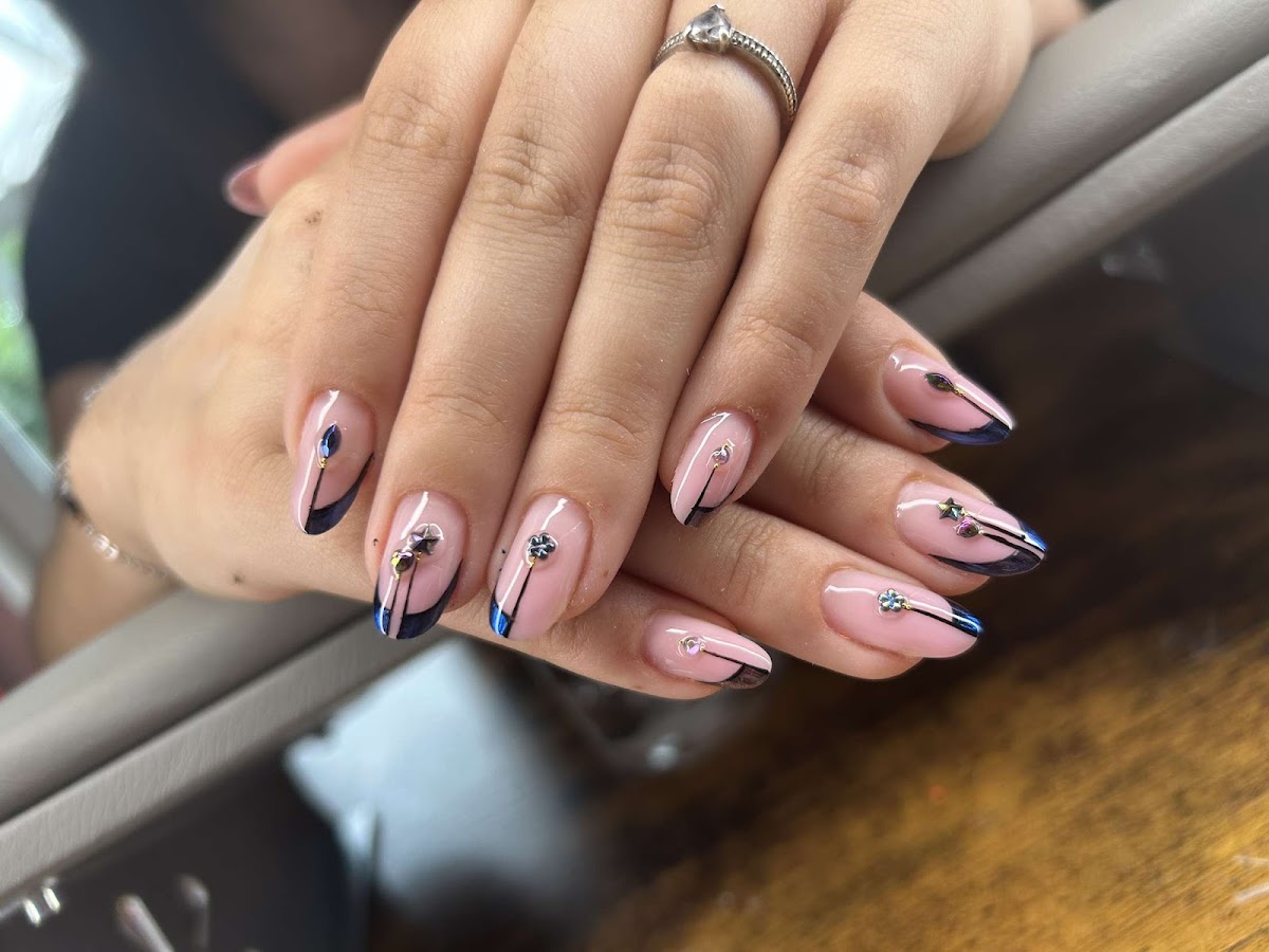 Absinails