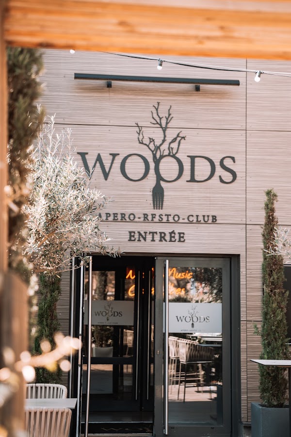WOODS Restaurant