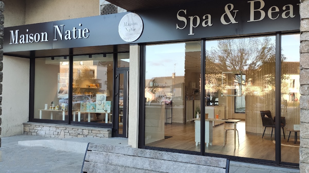 MAISON NATIE Acigné Phytomer-Paul&Joe-Harcourt-Revitalash-TanTowel-NailMatic-Bachca-Nougatine-Beverlyhills formula