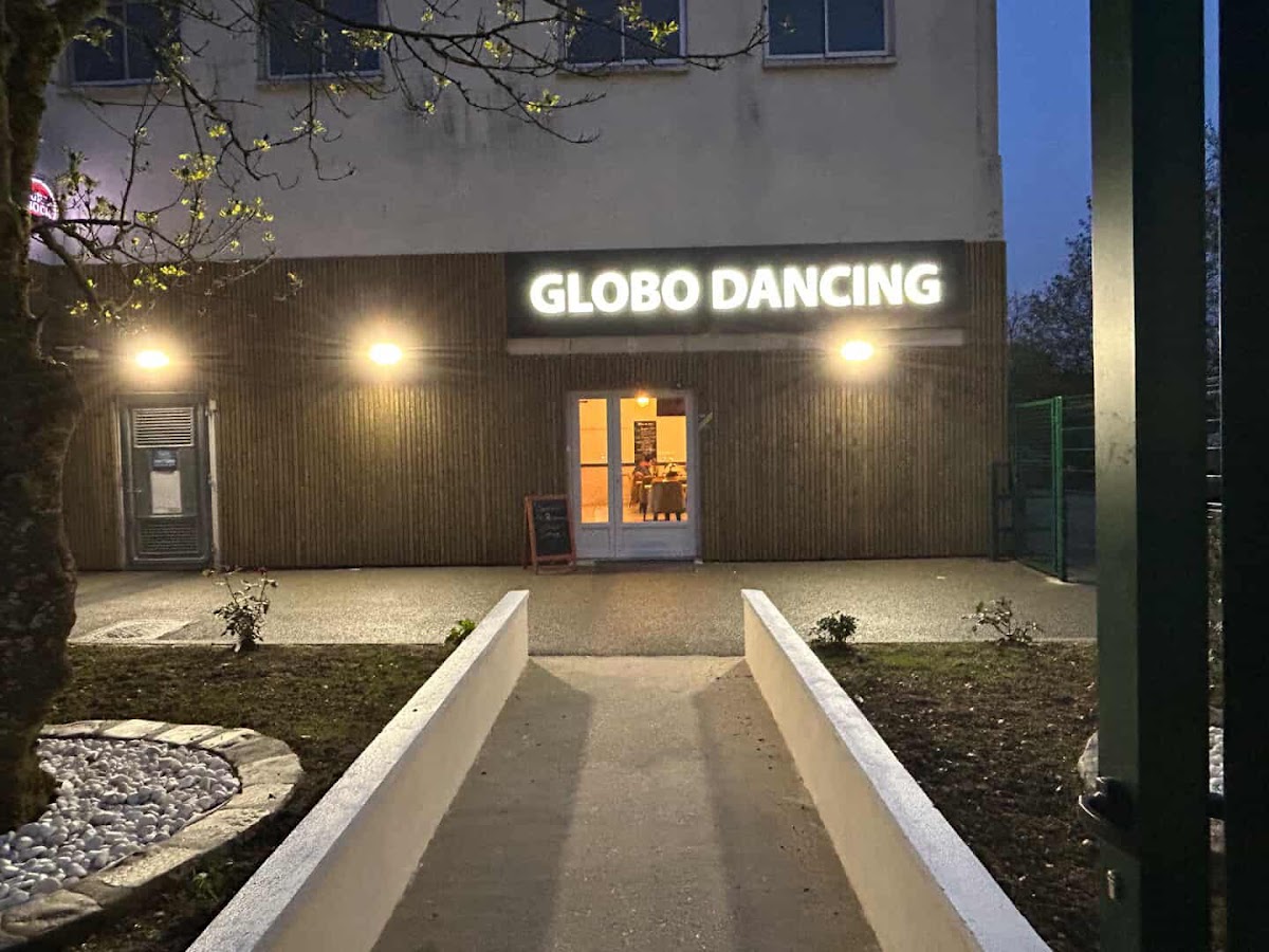 GLOBO DANCING