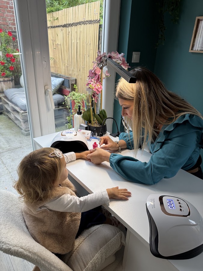 À FLEUR DE LARA | ONGLES - CILS - HEAD-SPA | Douchy-les-Mines - Valenciennes