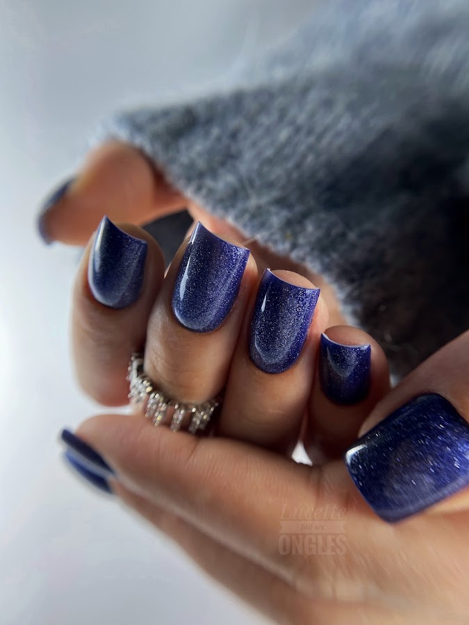 Lucette fait ses ongles