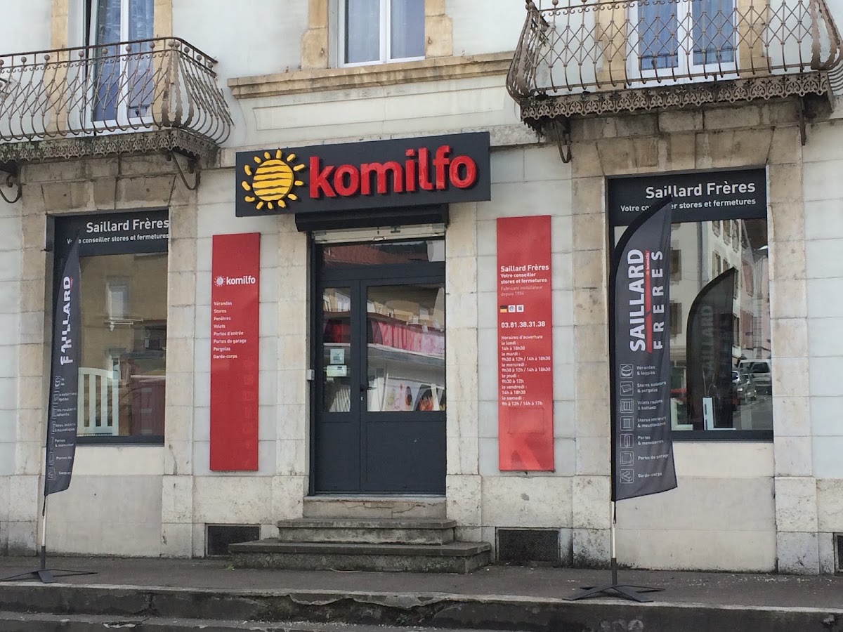 Komilfo Saillard Frères à Morteau - Pergolas, Stores, Fenêtres, Menuiseries
