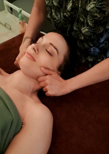 Belle & Zen Niévroz _ Soins visage facialistes holistiques _ Rituels bien-être et beauté