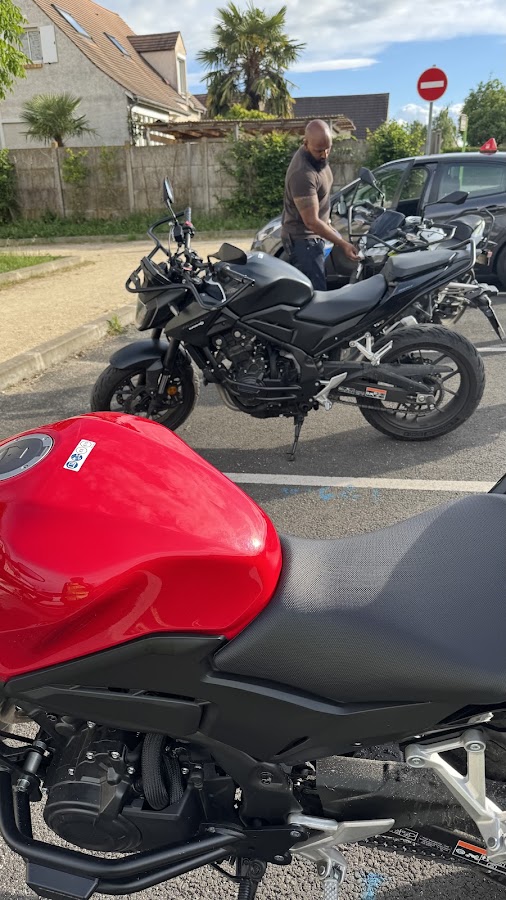 Auto-Moto-Ecole - CER Évry Champs-Élysées - N°1 du Permis Accéléré
