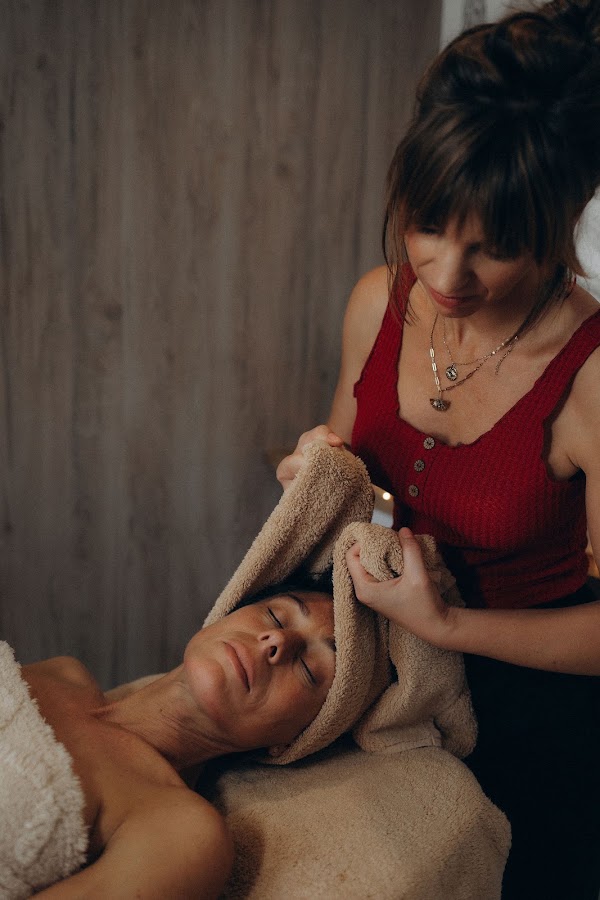 Les soins de Janne - Esthéticienne - Massage - Facialiste - Épilation au fil - KoBiDo - Spécialiste visage et expertise peau