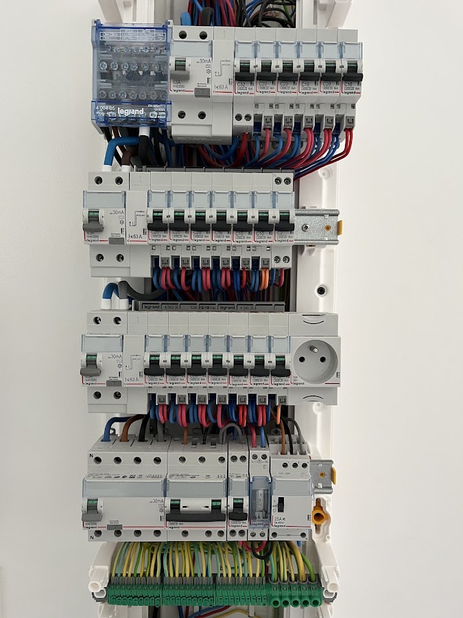 CREAREA électricité / plomberie / chauffage / agencement sdb & cuisine