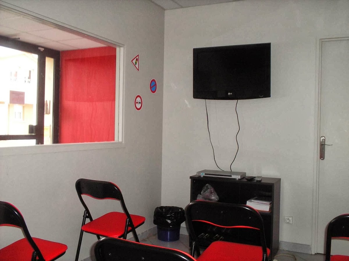 ECOLE DE CONDUITE DU PAYS LYONNAIS (ECPL)