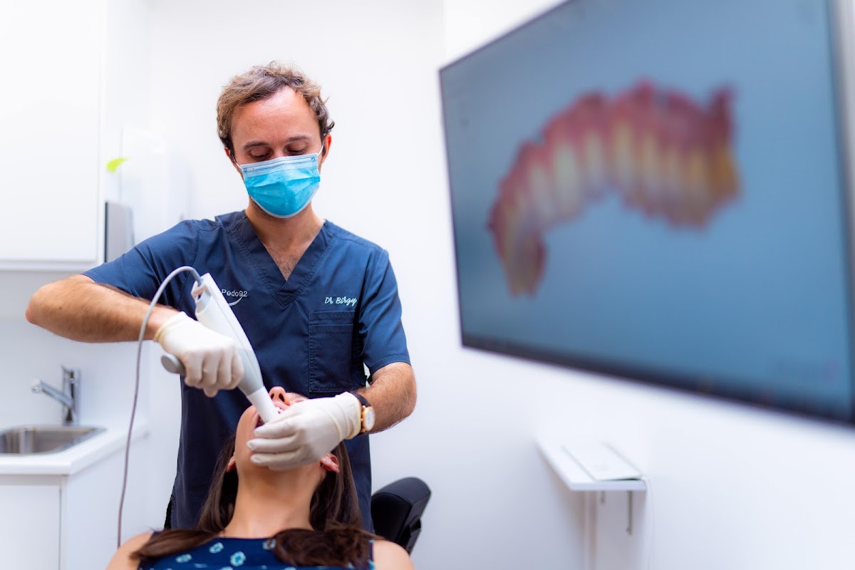 Cabinet Orthodontie du Dr Armand BIRGY, Elisa Rumiz et Emma Bismuth