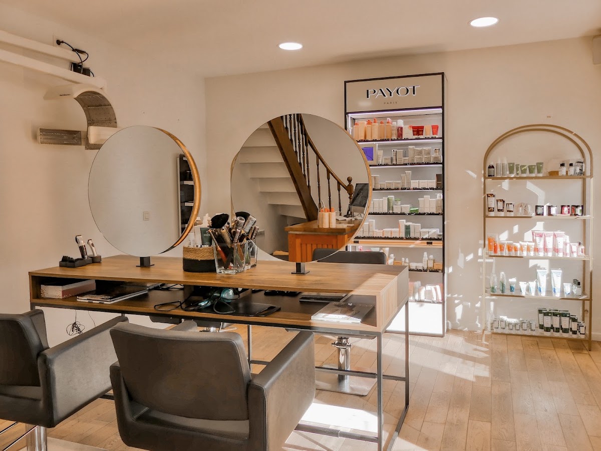 Le Poudrier maison de beauté Coiffure Esthétique- Methode Renata franca / Facialiste