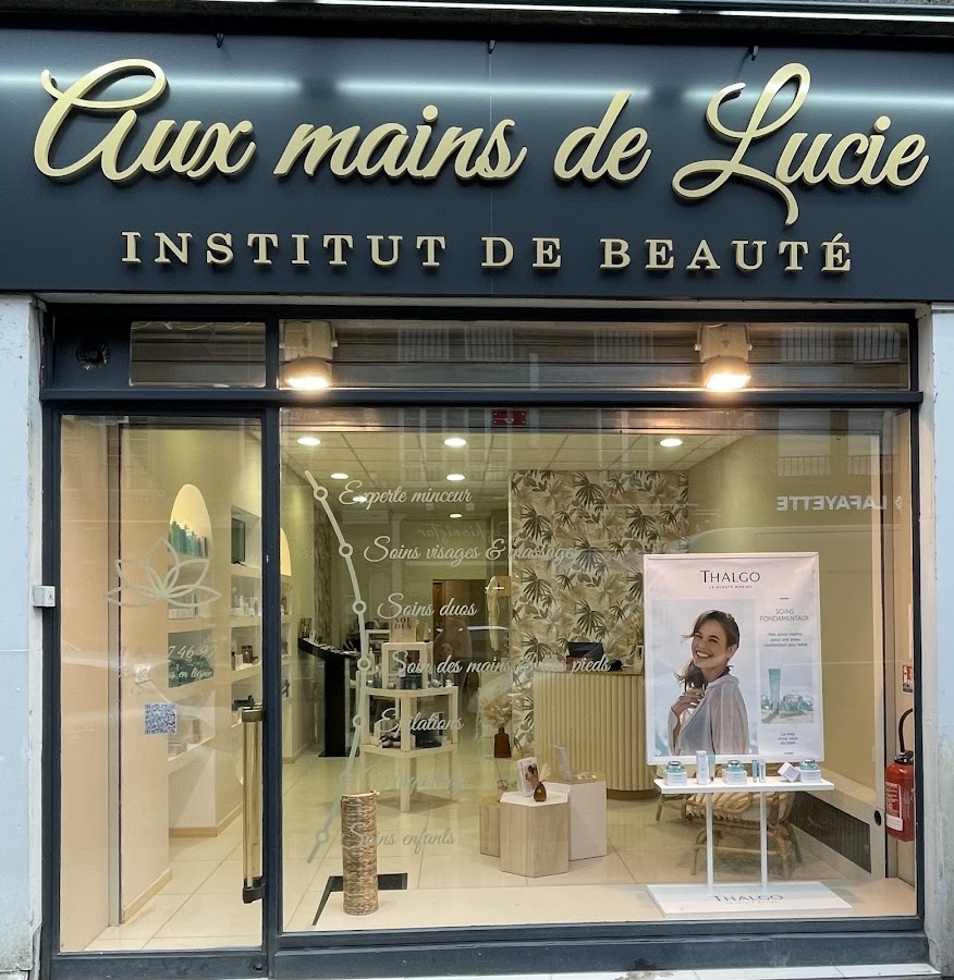 Aux mains de Lucie