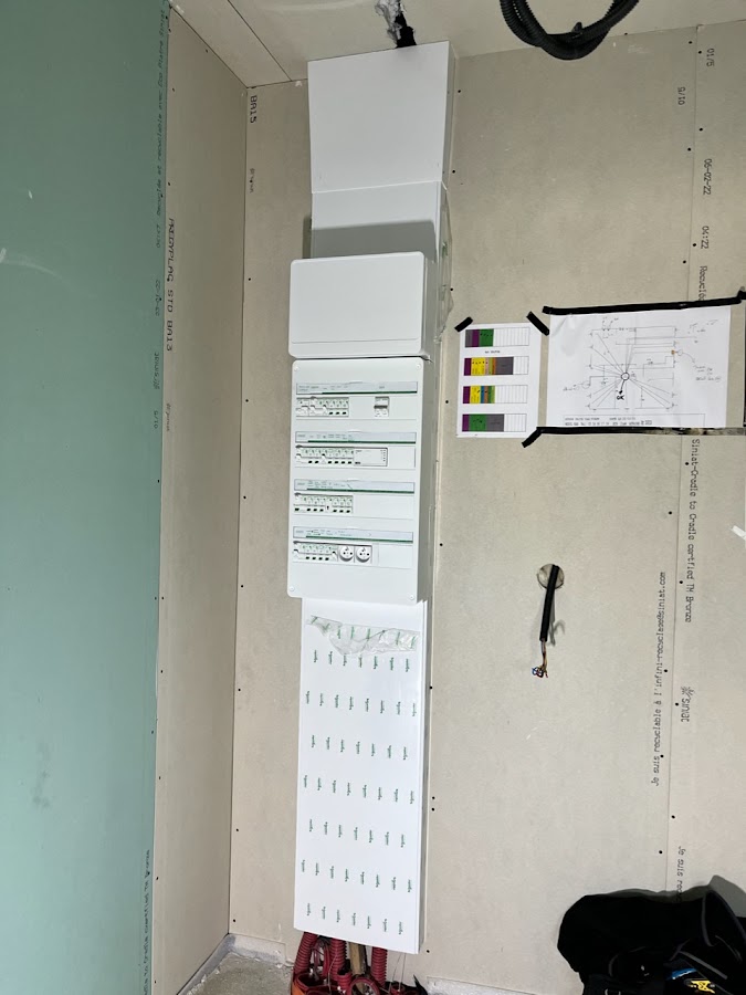 ÉLECTRICIEN - DÉPANNAGE / URGENCE , réalisation d’installations électriques (FRED ELECTRICS)