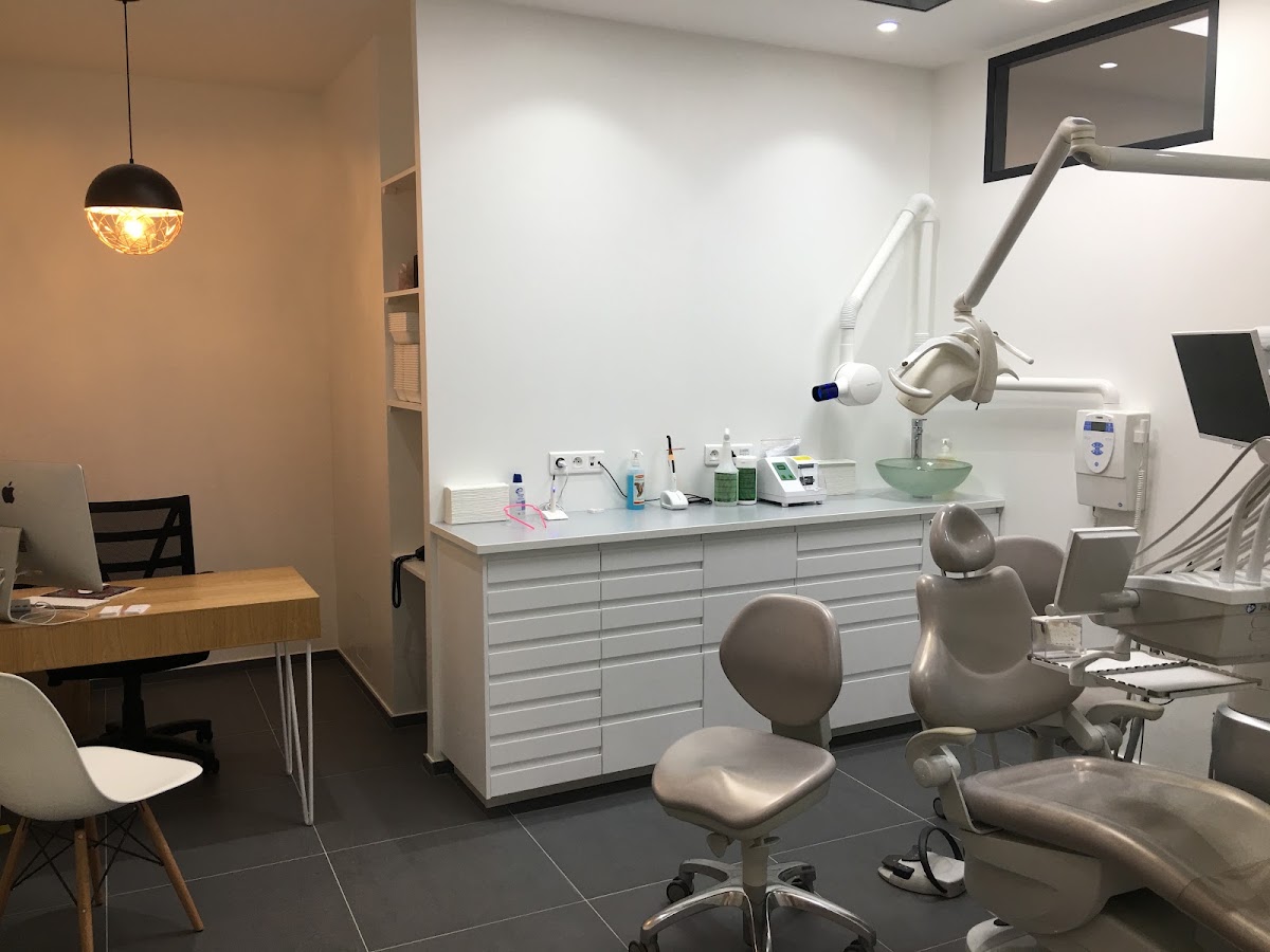 Dr MAMANE - HOZIEL et Associés - Dentistes Clichy - Urgence - Orthodontie - Implants - Pédodontie