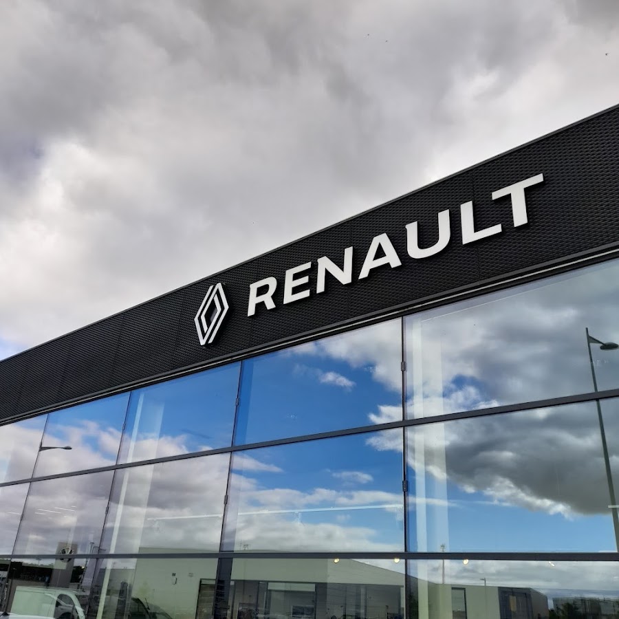 RENAULT CHARTRES - CAR LOVERS