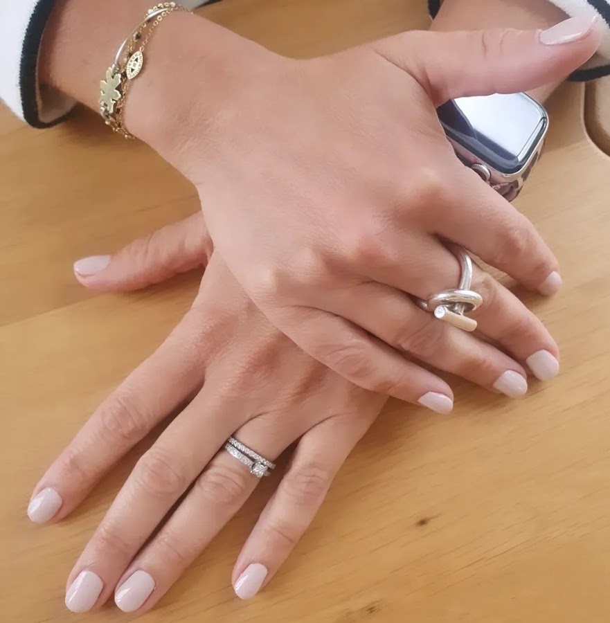 ONGLERIE A DOMICILE : "Belle jusqu'au bout des ongles"