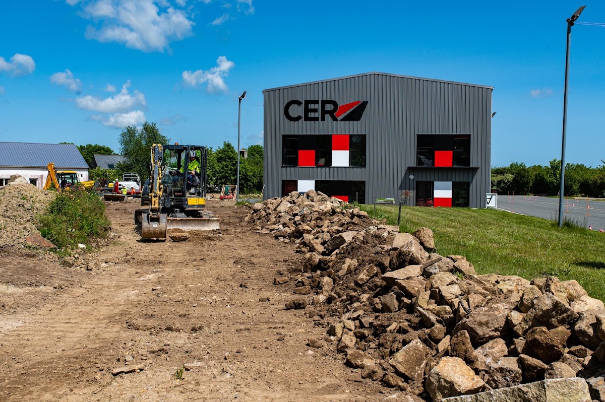 Centre de formation CER ( CACES , sécurité au travail , piste privée moto remorque)