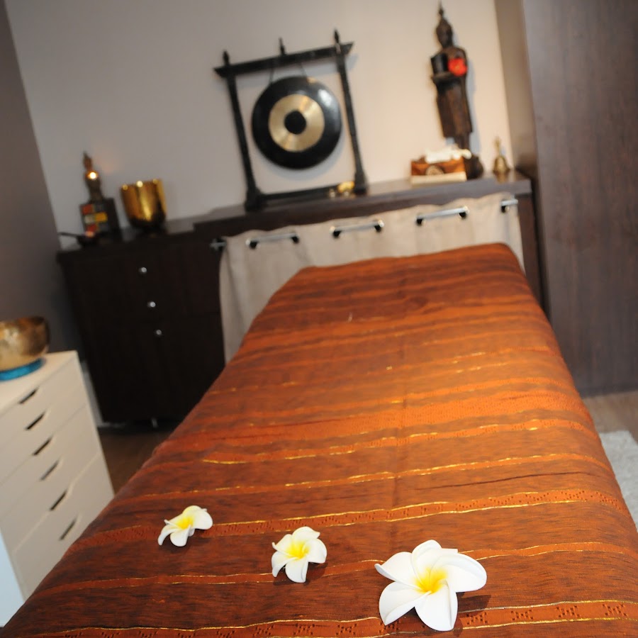 Estelle verstaevel - esthéticienne, soin visage holistique, massage bien être, relaxation bol tibetain.