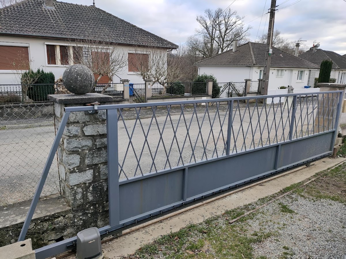 AE Serrupeint. Fabrication et pose de gardes corps, portails, escaliers, grilles de défense.