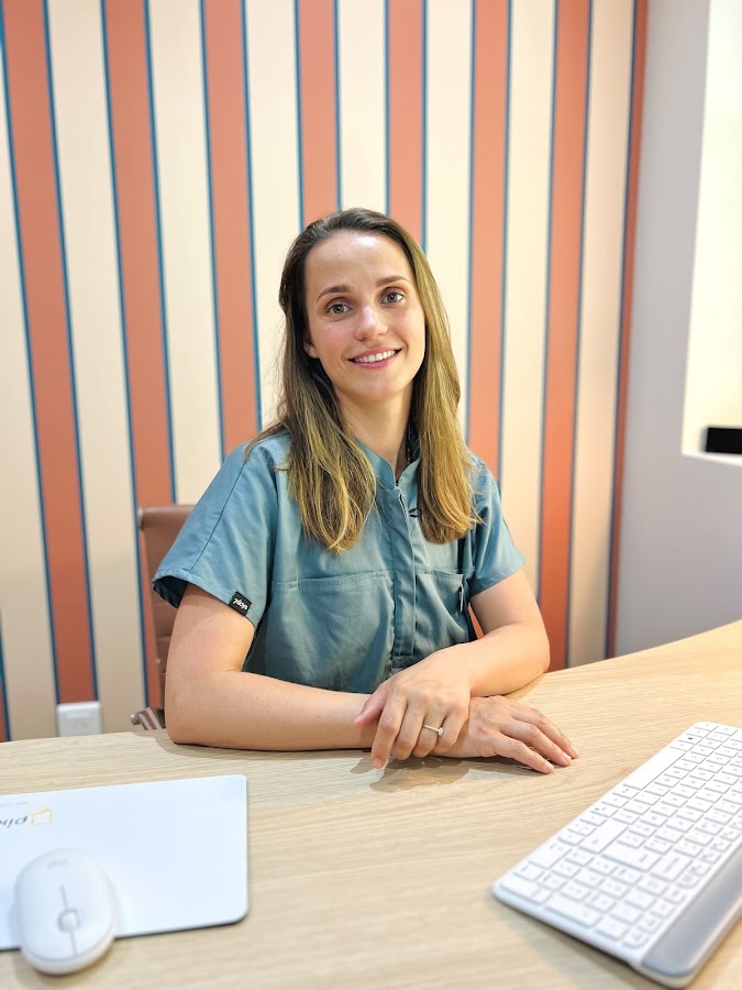 Dr Laura QUINTON