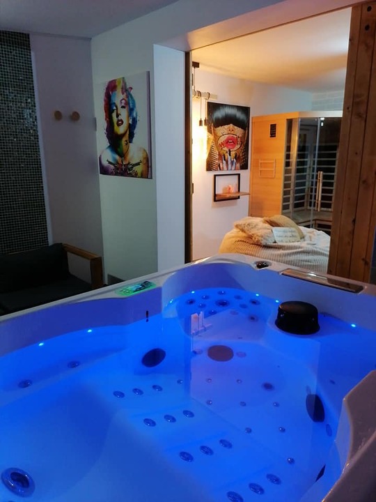 Popartspa, spa calais, maison de vacances, spa privatif, sauna, jacuzzi, love room, gite de charme, sex room, Calais.