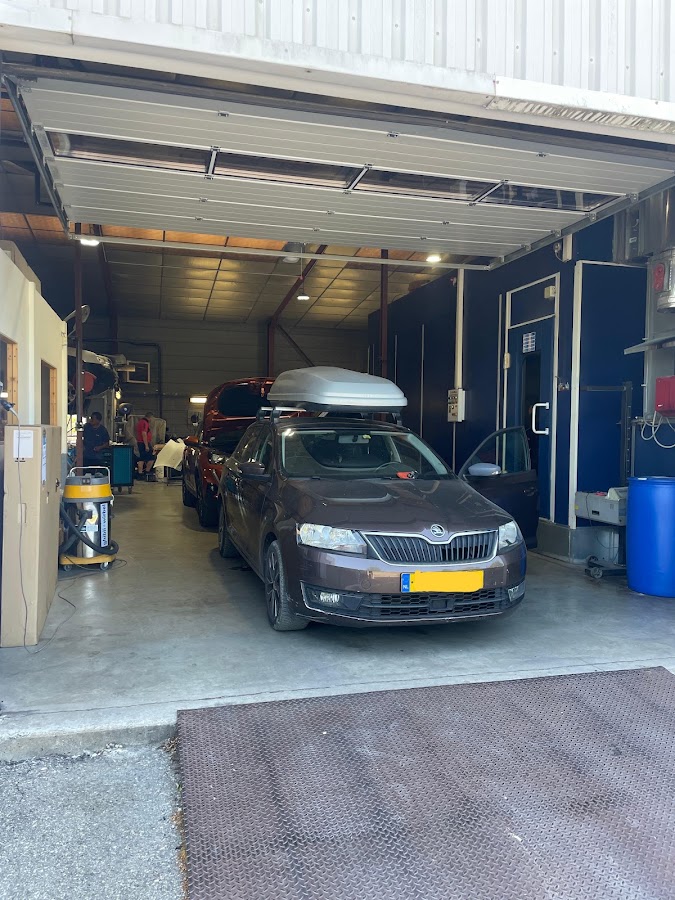 A.V. AUTO