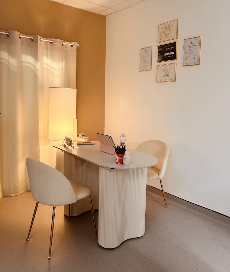 Neva institut - Laurène Carry - Spécialiste des sourcils à Chalon-sur-Saône