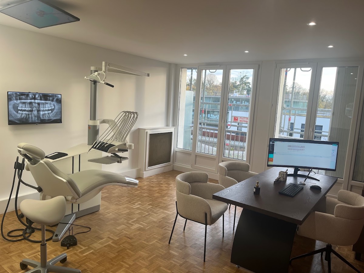 Dr. Jonas HADDAD - Dentiste Margency