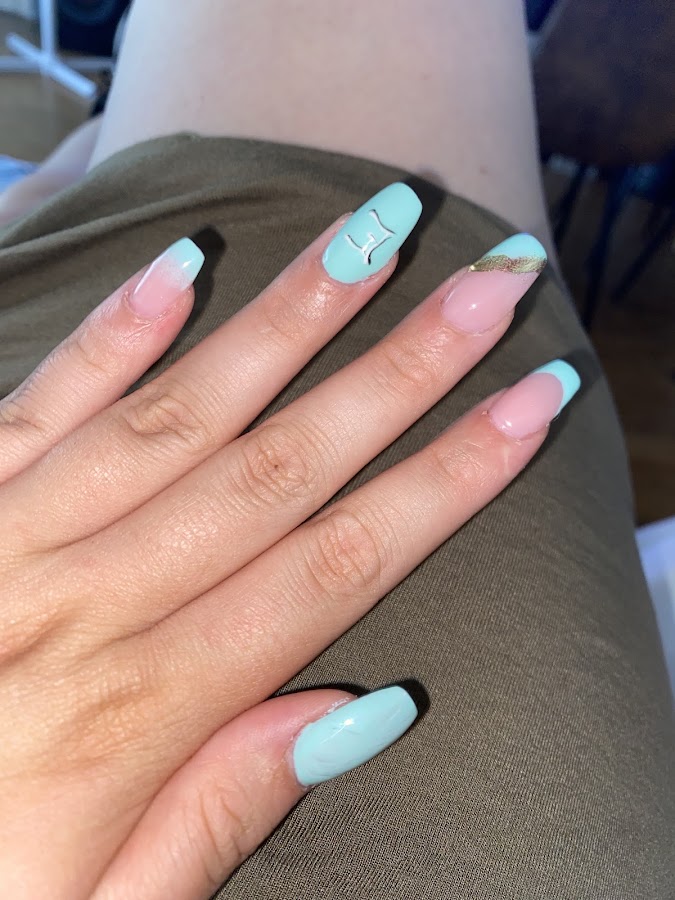 Le Bar à Ongles, Jeu de Mains