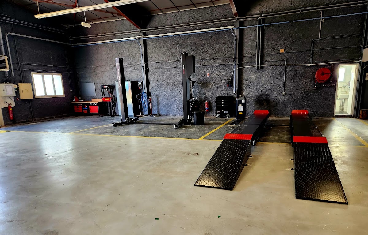 AD Carrosserie DAN AUTO COIGNIERES