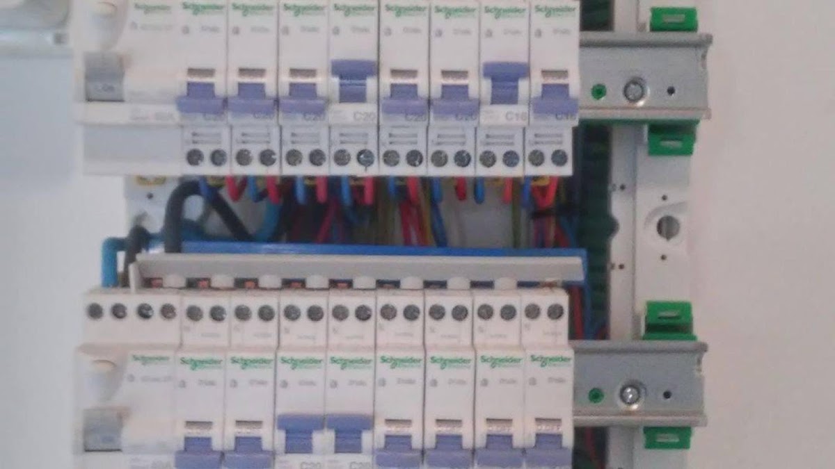L'electricienne Plombiere