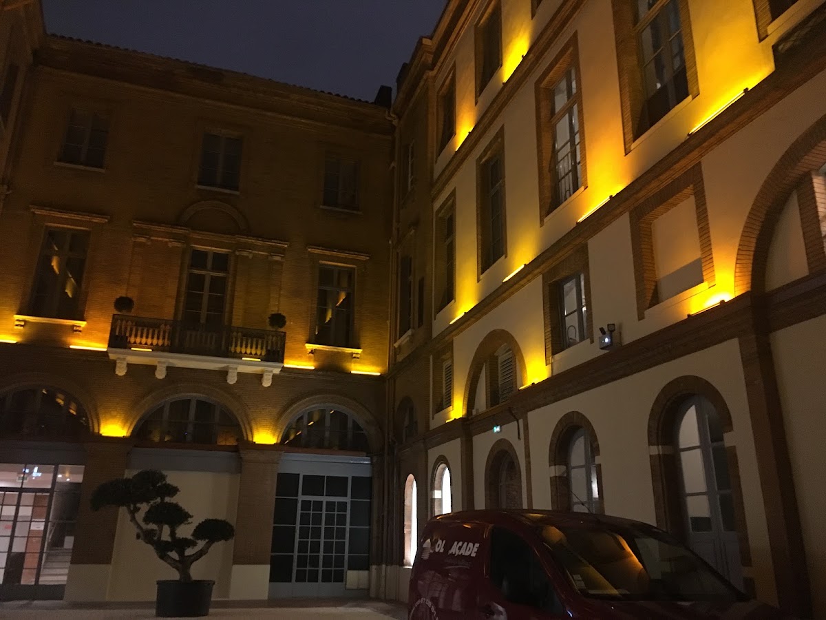 SAS Sol Facade