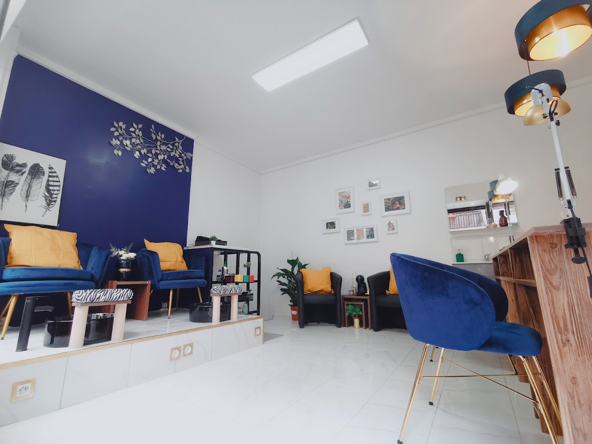 23 Nail Salon L'Onglerie
