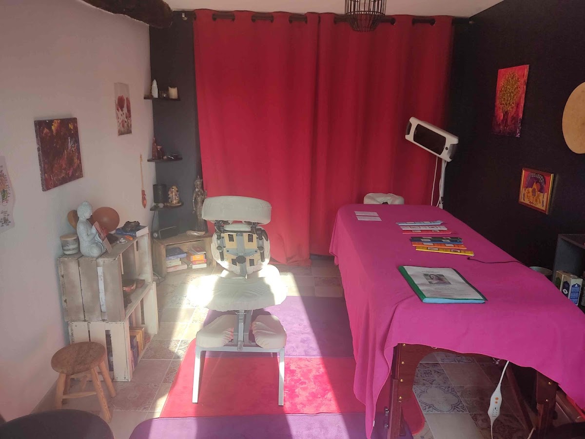 Espace bien-être " Le Colibri" créé par Claire léger hypnose, massages et formations massage-hypnose-spa crânien
