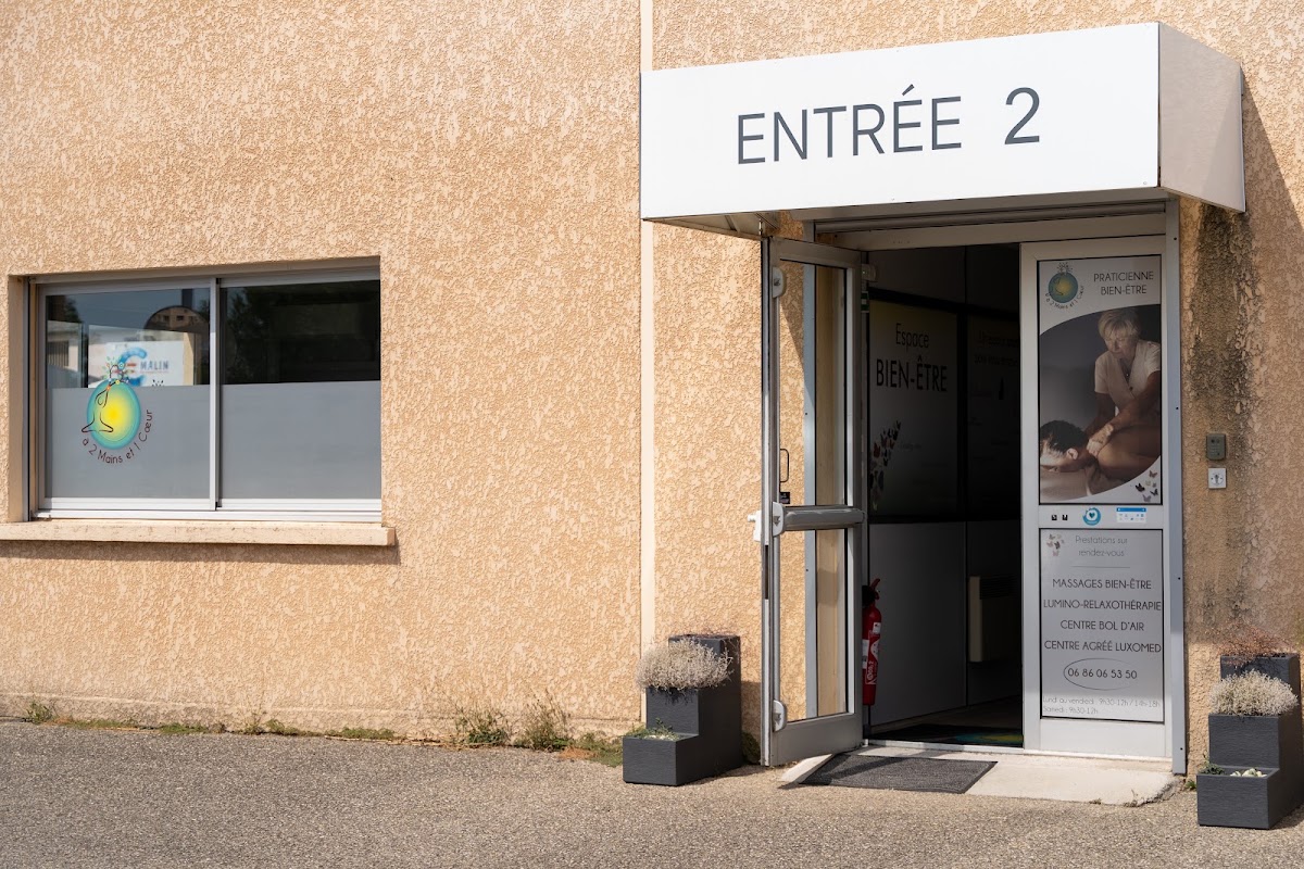 A 2 Mains et 1 Coeur : Sauna japonais, Luxopuncture®, Massages Kobido, Métamorphique, Amincissant, Lumino-relaxothérapie