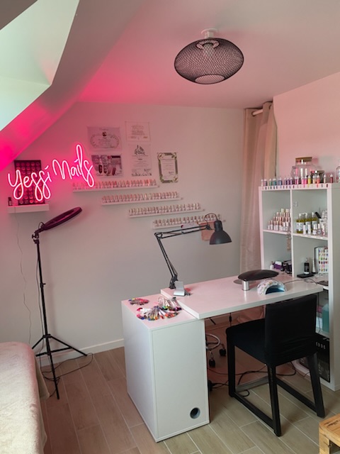 Yessi Nails Concept prothésiste ongulaire/cils/head spa/ Tatoueuse maquillage permanent
