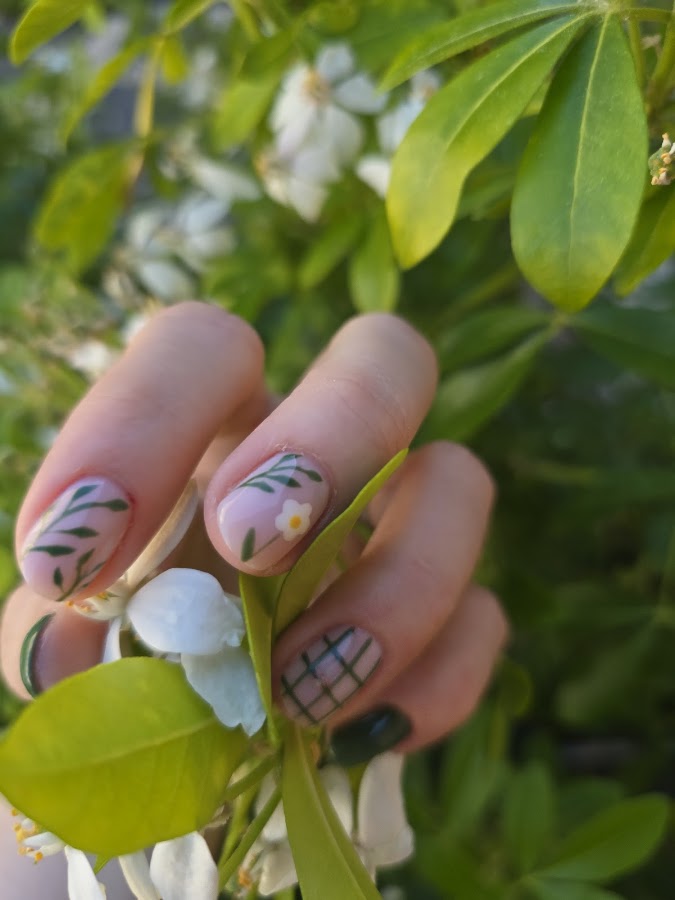 Lady Nails