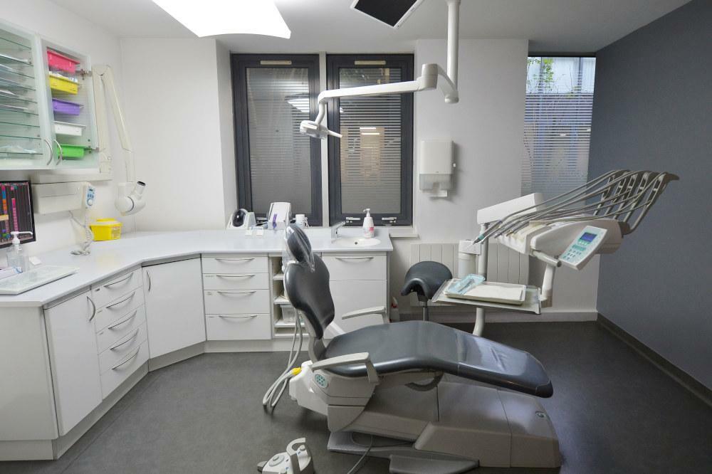 Dr Thomas Bauchet et Dr Émilien Coué Implantologie et Chirurgie Buccale