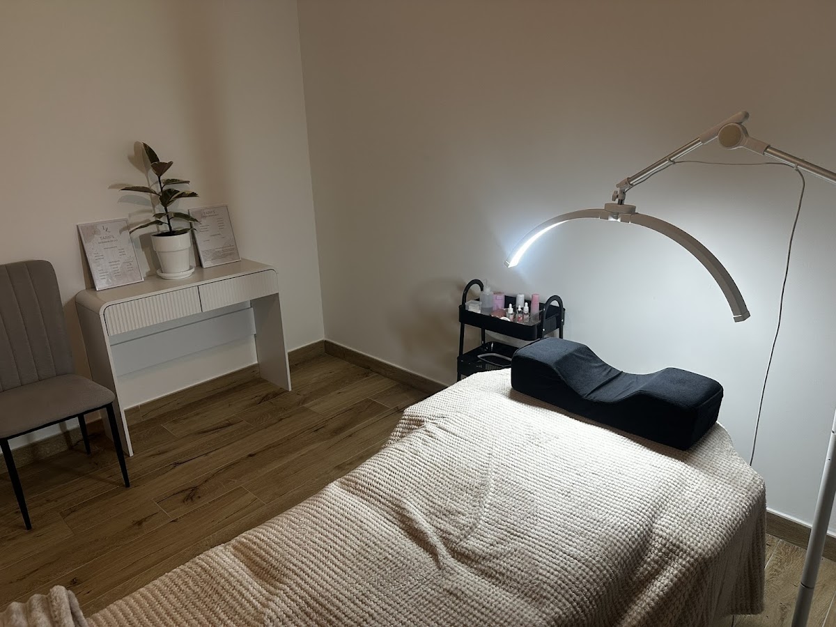 L'EXTENSION DE LUCIE - CILS -ONGLES - DETATOUAGE - BLIGNY LES BEAUNE - BEAUNE