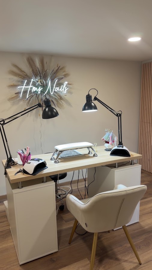 Hms nails