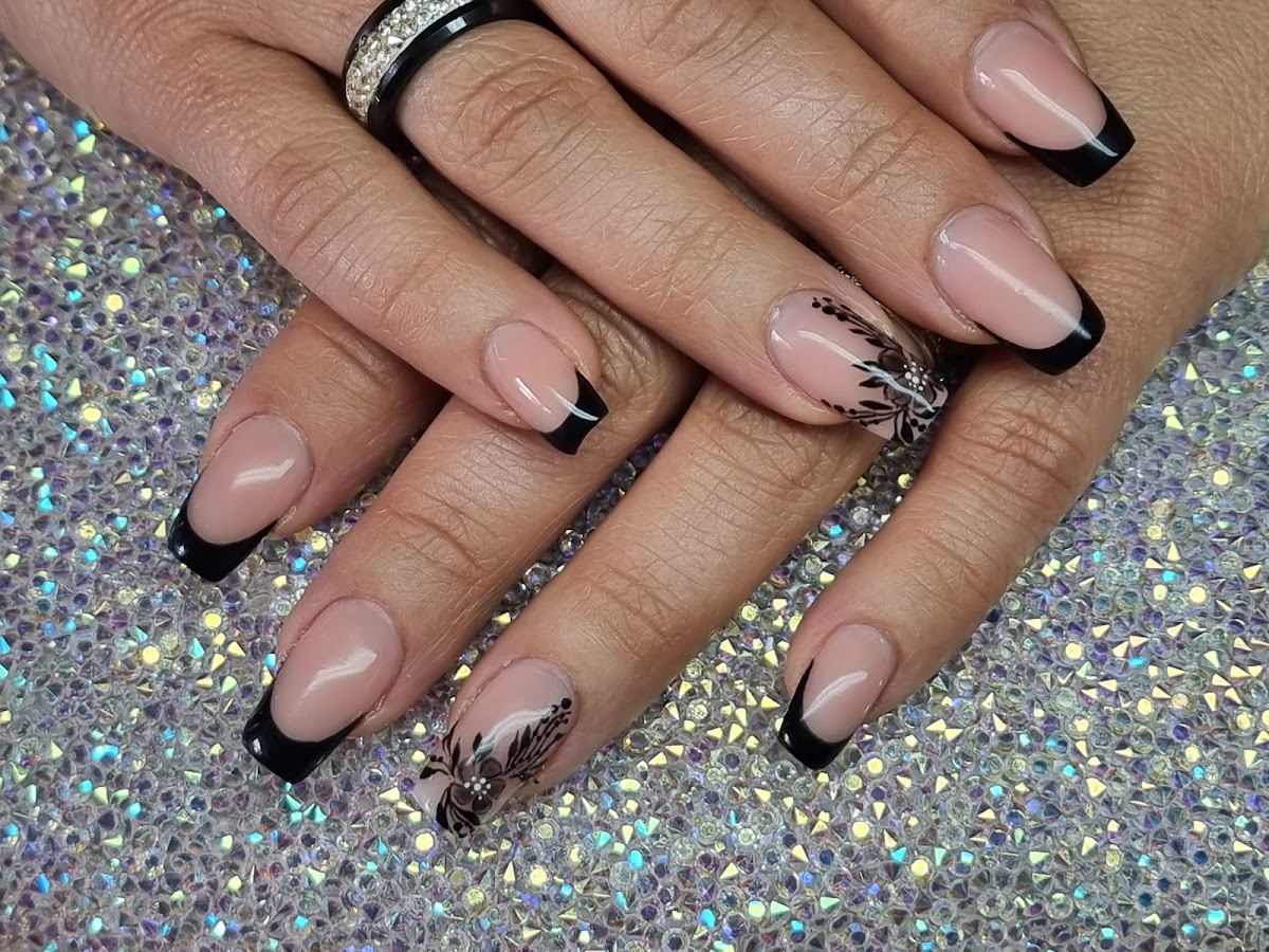 Mimi Nail's
