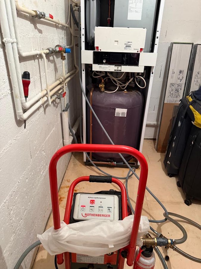𝗣𝗹𝗼𝗺𝗯𝗲𝗰𝗼 𝗬𝘃𝗲𝗹𝗶𝗻𝗲𝘀 - 𝗽𝗹𝗼𝗺𝗯𝗲𝗿𝗶𝗲, 𝗰𝗵𝗮𝘂𝗳𝗳𝗮𝗴𝗲 𝗲𝘁 𝗱𝗲𝗯𝗼𝘂𝗰𝗵𝗮𝗴𝗲