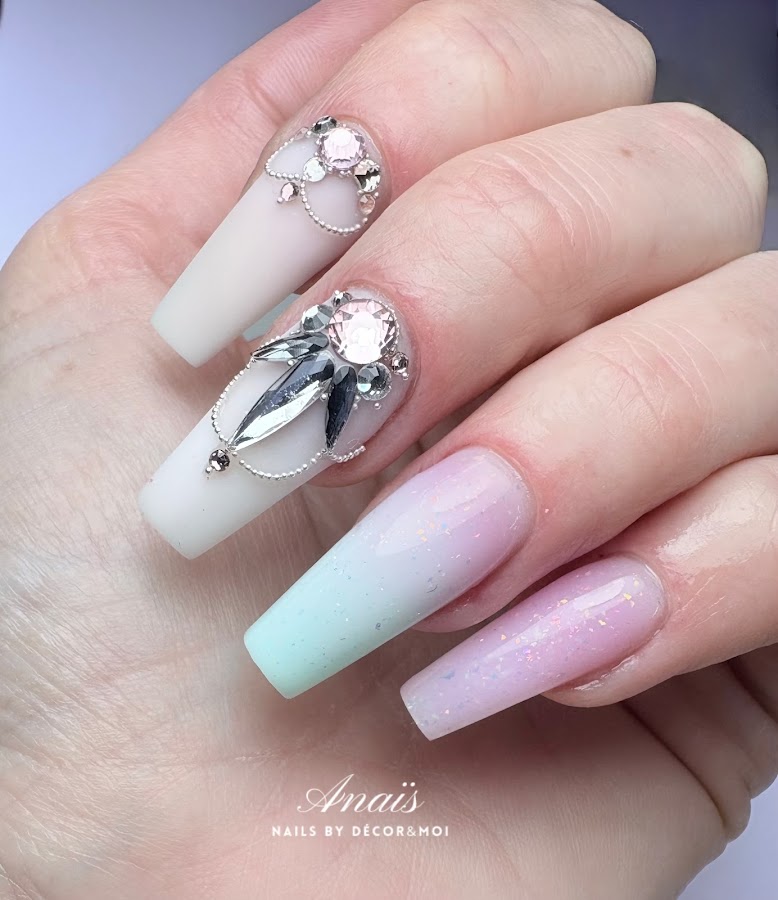 ANAÏSBELTRAN | PROTHÉSISTE ONGULAIRE | NAIL ARTIST