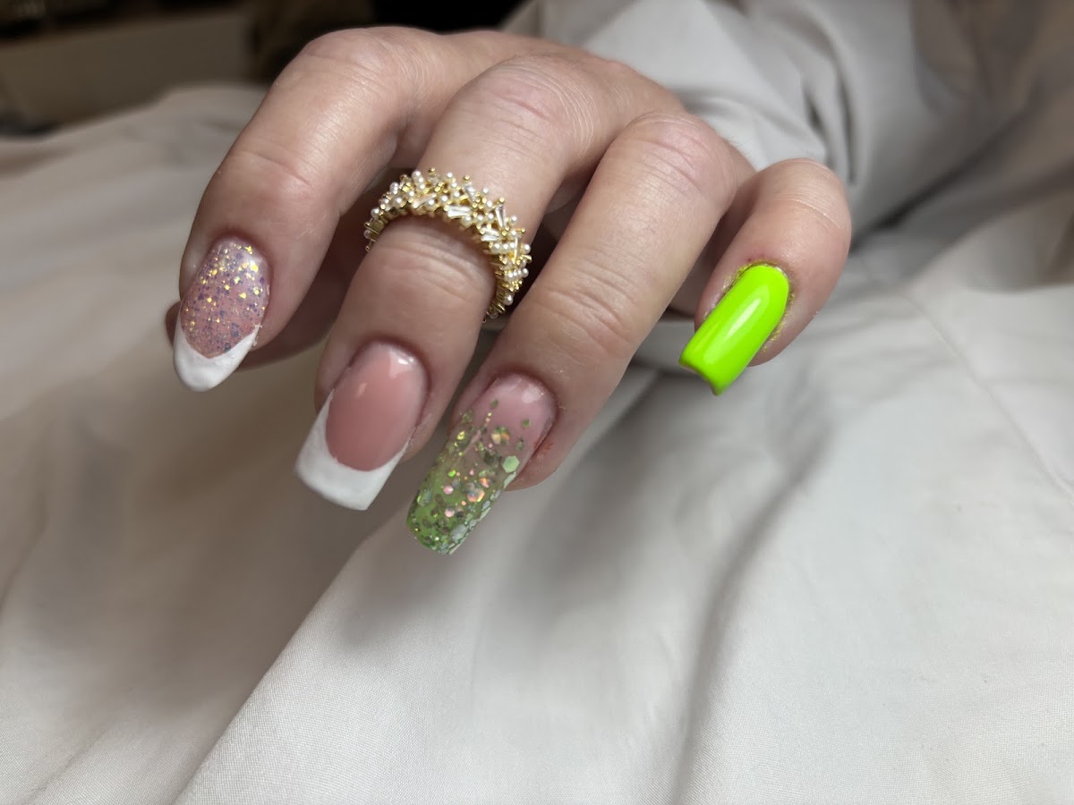 Mogo Nails
