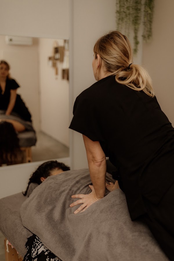 Charlotte Bijoux, concept Store et massages