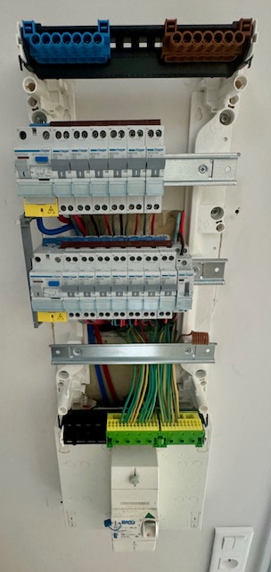 DB ELEEC