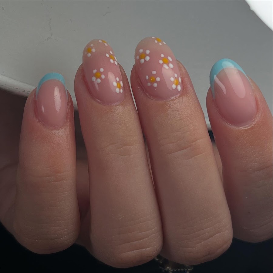 Ad nails