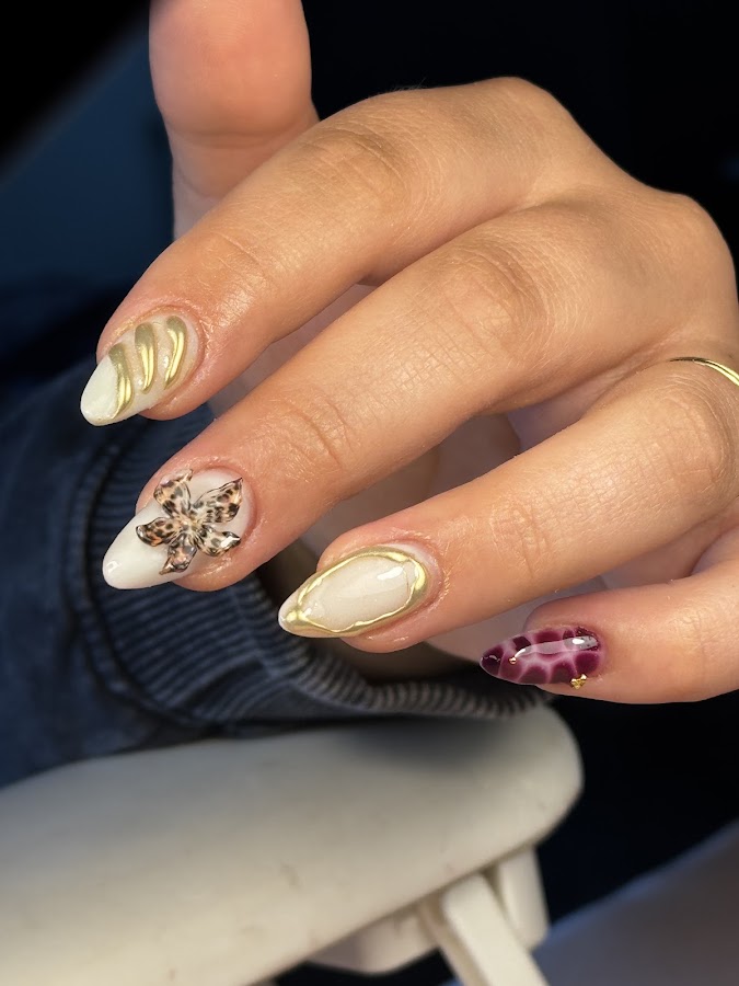 SAPHYRA NAILS